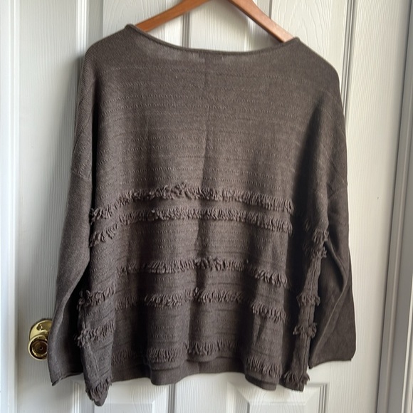 Beachy Boho Style Sweater in a Taupe Brown color by J Jill Size Petite Large - Picture 4 of 5